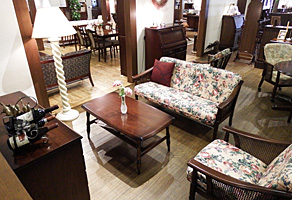 カリモク家具　新横浜ショールーム5F　デスク・カントリースタイルフロア