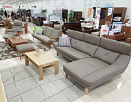 カリモク家具　多摩ショールーム3F　インテリアフロア　ダイニングテーブル