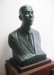 宮田 真一郎(胸像)